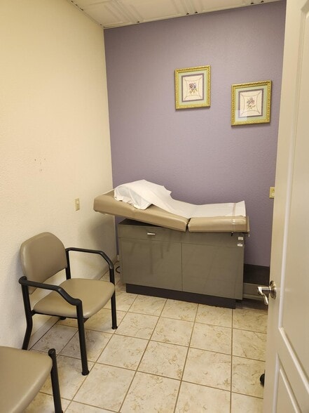 More Photos Of 1111 Worth St, Hemphill Office For Sale