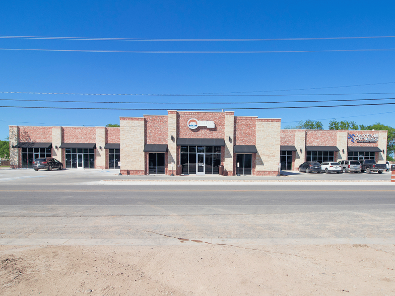 Primary Photo Of 1009 E 4th St, Lampasas Storefront For Lease