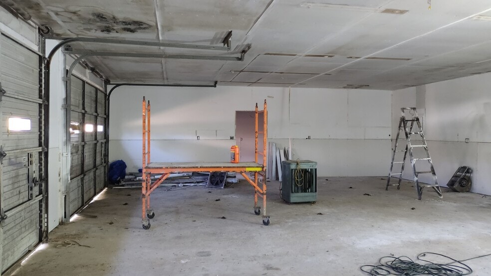 More Photos Of 135 Stonewall St, Hot Springs National Park Warehouse For Lease