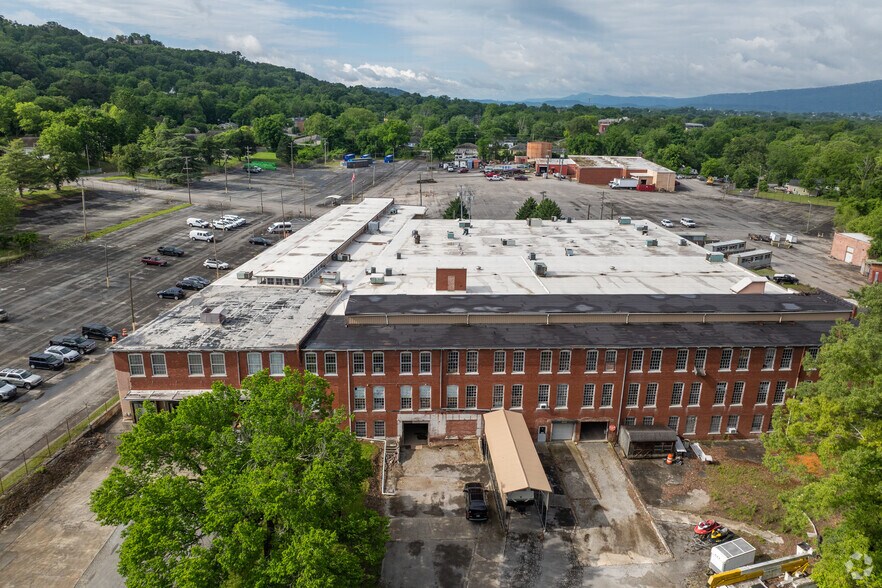 Primary Photo Of 2001 N Chamberlain Ave, Chattanooga Light Manufacturing For Sale