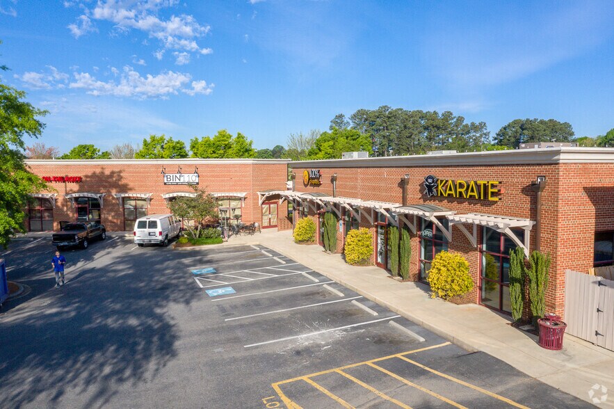 More Photos Of 19722 1 Norman Blvd, Cornelius Restaurant For Lease