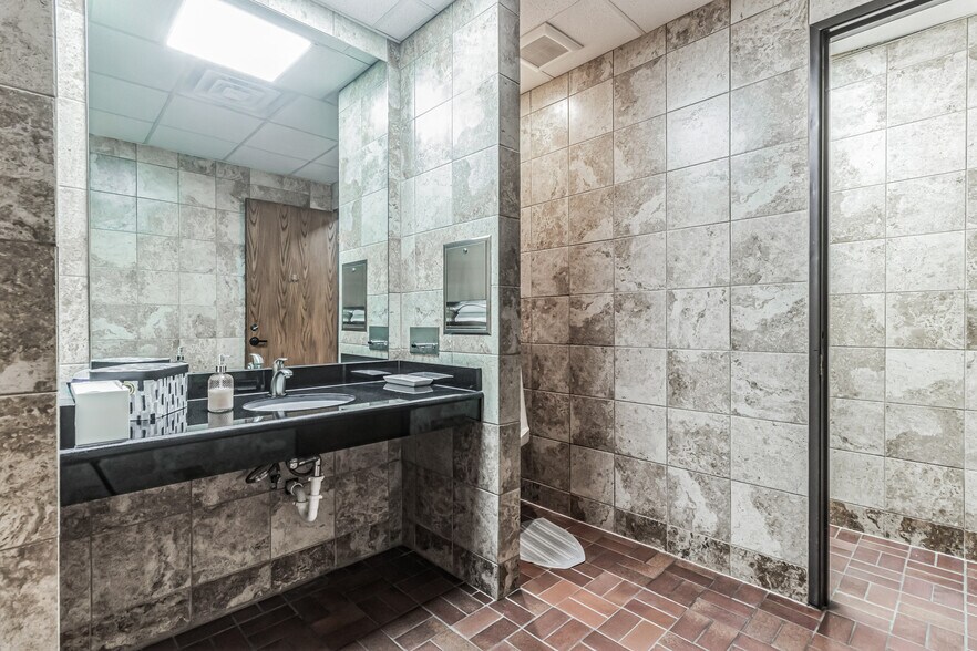 More Photos Of 16333 S Great Oaks Dr, Round Rock Medical For Lease