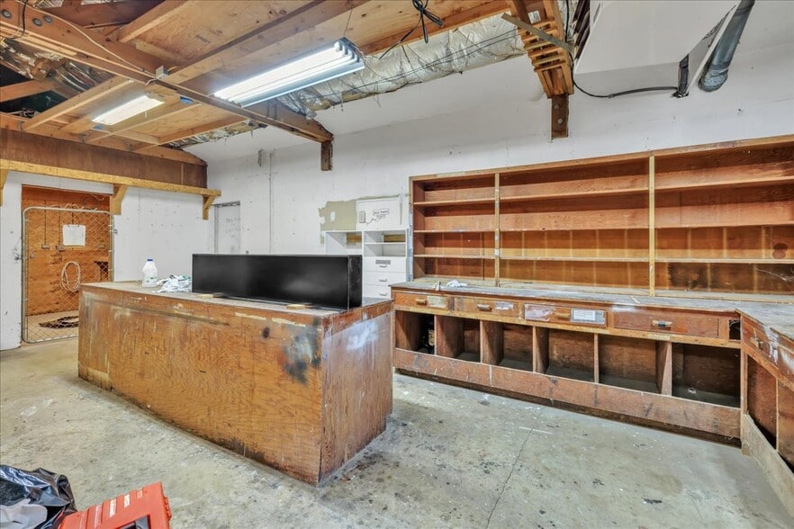 More Photos Of 3701 W G St, Bremerton Service For Sale