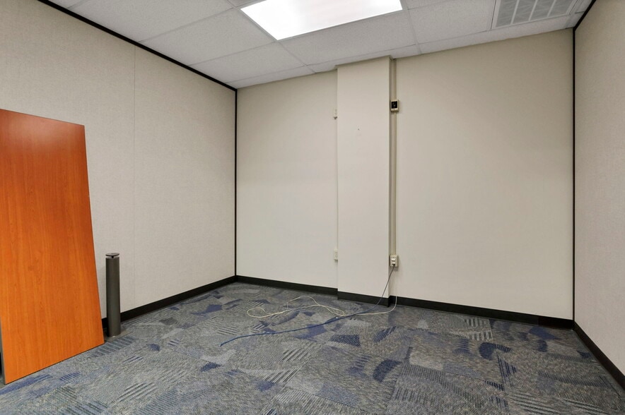 More Photos Of 300 E Auburn Ave, Springfield Office For Sale