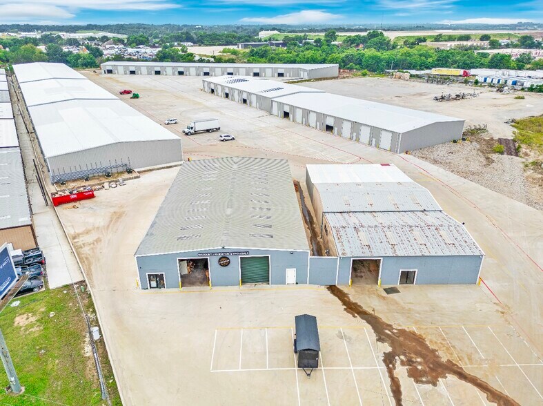 More Photos Of 7402 & 7406 Mansfield Hwy, Kennedale Light Distribution For Lease