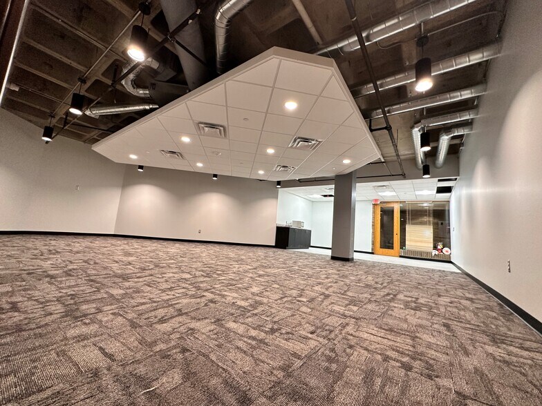 More Photos Of 280 N Old Woodward Ave, Birmingham Office For Sale