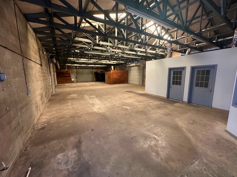 More Photos Of 6009 15th St E, Bradenton Warehouse For Lease