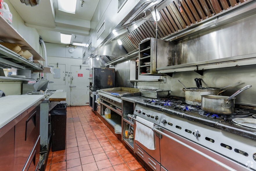 More Photos Of 11707 NE Airport Way, Portland Hotel For Lease