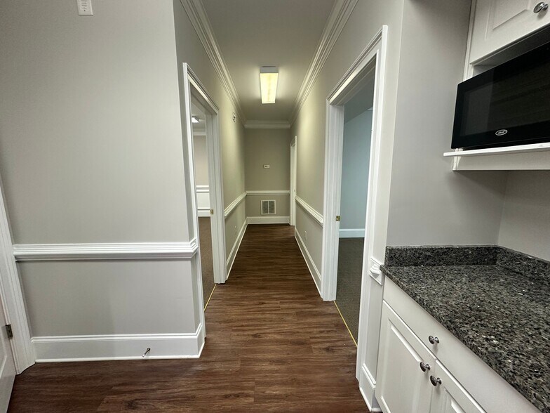 More Photos Of 327 Dahlonega St, Cumming Medical For Sale