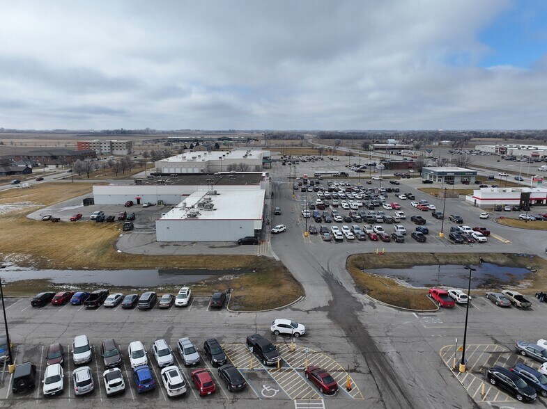 More Photos Of 700 11th St SW, Spencer General Retail For Sale