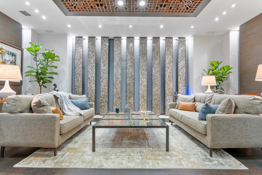 More Photos Of 2404 Hollywood Blvd, Hollywood Loft Creative Space For Lease