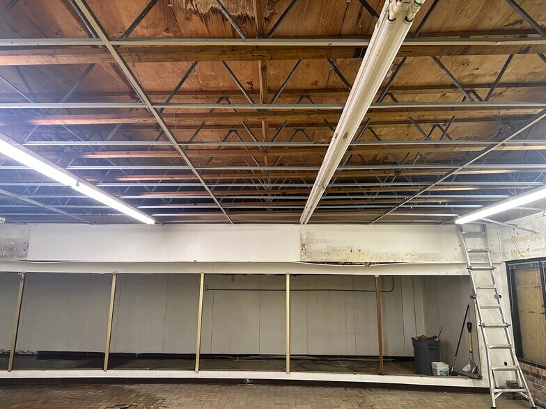 More Photos Of 1136 E Grayson St, San Antonio Convenience Store For Lease