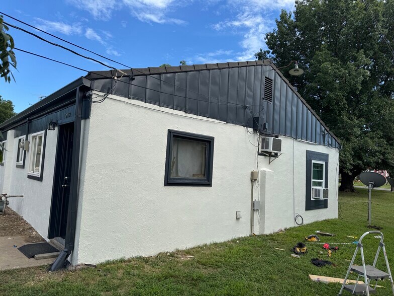 More Photos Of 908 Orange St, Baldwin City Apartments For Sale