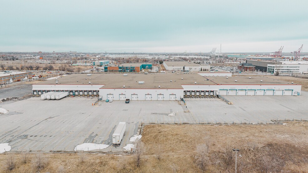 More Photos Of 1900 Rue Dickson, Montréal Distribution For Lease