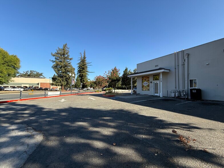 More Photos Of 115-125 Hartz Ave, Danville Restaurant For Lease