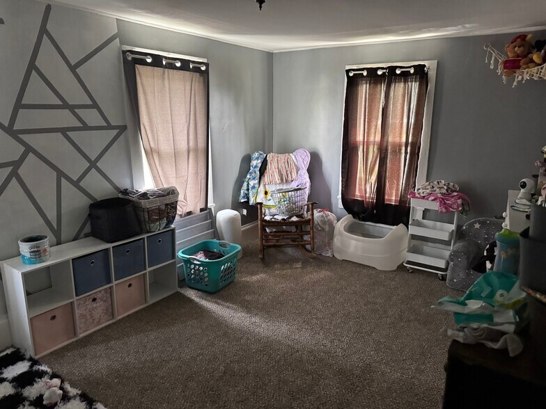 More Photos Of 444 S Meridian St, Ravenna Medical For Sale