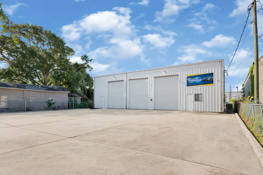 More Photos Of 8621 Antelope Dr, Houston Service For Lease