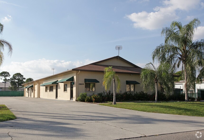 Primary Photo Of 15894 Brothers Ct, Fort Myers Warehouse For Lease