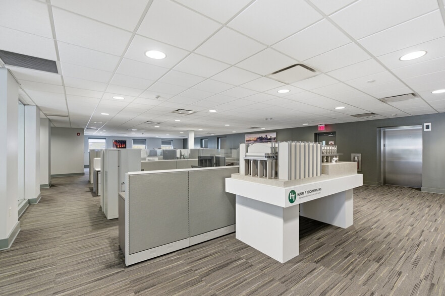 More Photos Of 3009 Washington Rd, McMurray Office For Sale