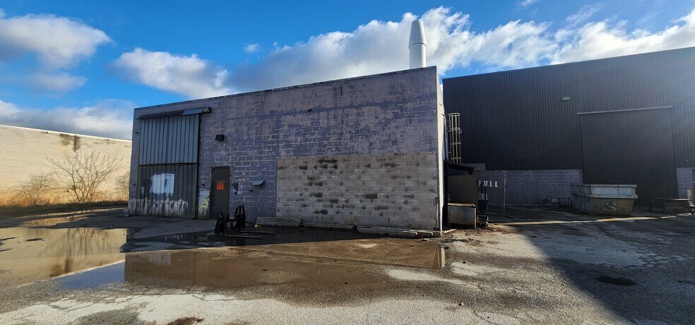 More Photos Of 1725 Rossi Dr, Tecumseh Distribution For Lease