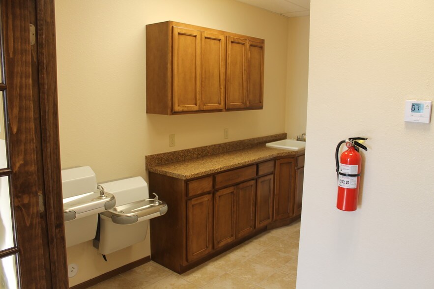 More Photos Of 3012 Mountain Pass Blvd, Anthony Office For Lease