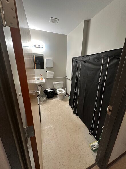 More Photos Of 2270 Pendley Rd, Cumming Warehouse For Sale
