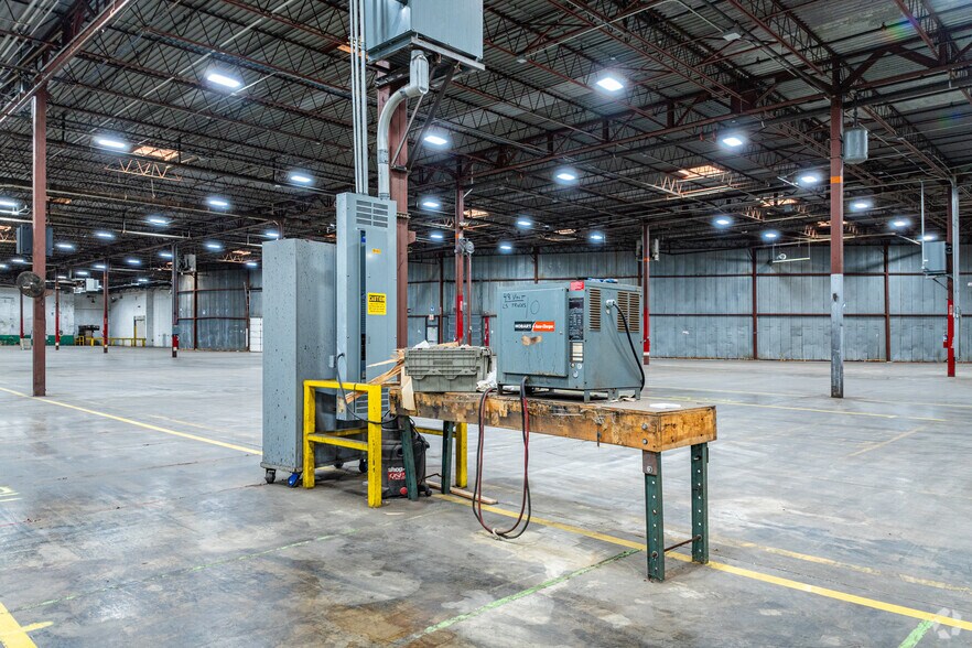 More Photos Of 1625 E Duane Blvd, Kankakee Manufacturing For Lease