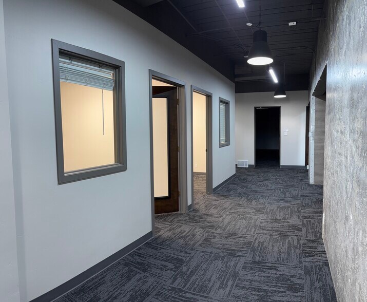 More Photos Of 115 N Geneva Rd, Vineyard Office For Lease