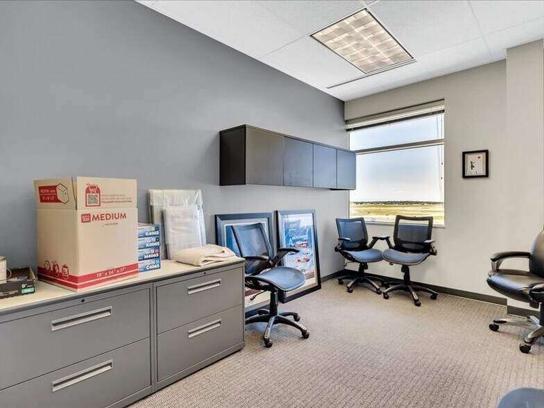 More Photos Of 8001 S InterPort Blvd, Englewood Office For Lease