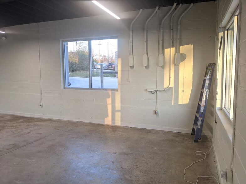 More Photos Of 518 N Spring St, Greensboro Office For Lease