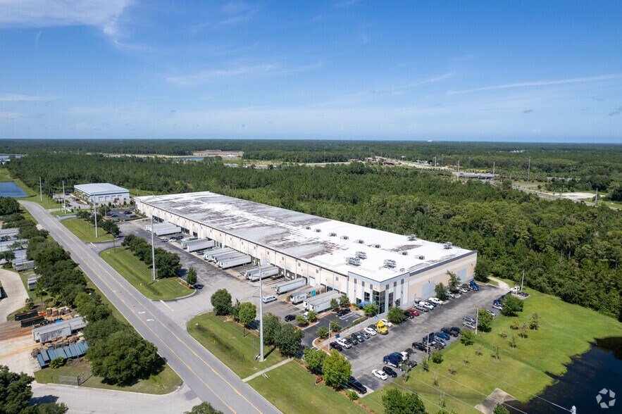 More Photos Of 4030 Deerpark Blvd, Elkton Warehouse For Lease