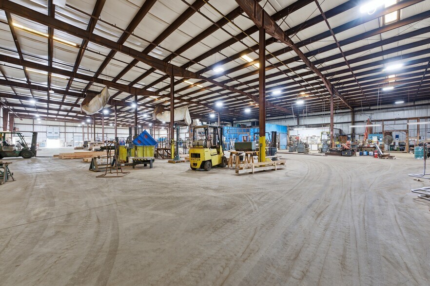 More Photos Of 7 First St, Palmer Warehouse For Lease