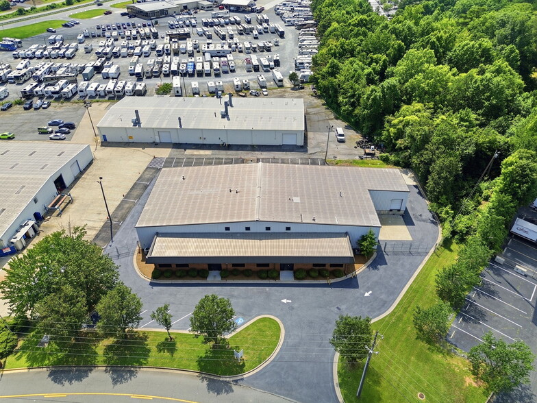 More Photos Of 1449 Field Park Cir, Marietta Warehouse For Lease