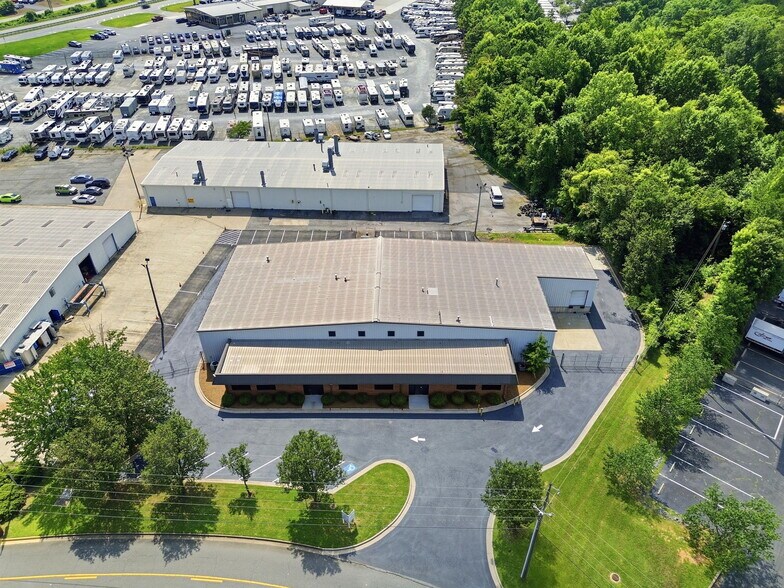 More Photos Of 1449 Field Park Cir, Marietta Warehouse For Lease