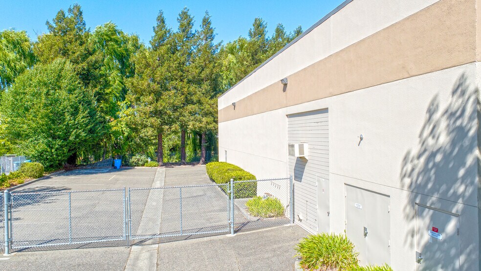 More Photos Of 566 Portal St, Cotati Showroom For Sale