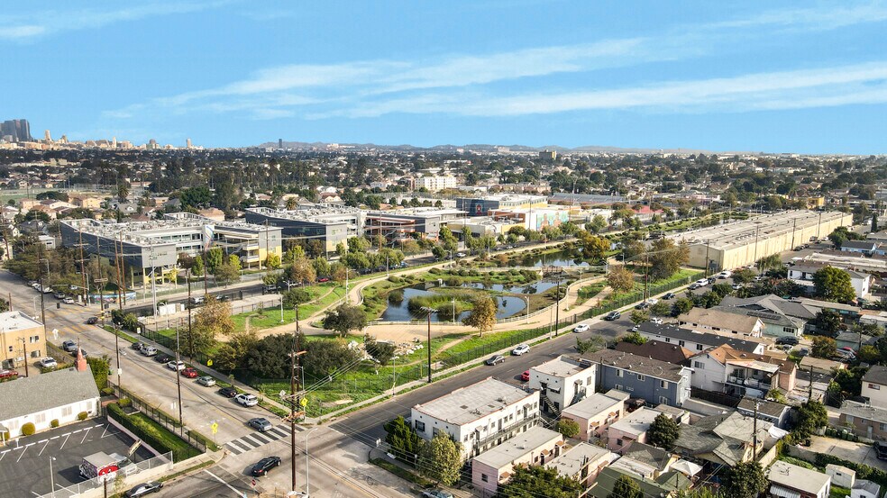 More Photos Of 300 E 55th St, Los Angeles Apartments For Sale