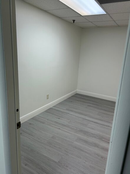 More Photos Of 4095 N 28th Way, Hollywood Warehouse For Lease