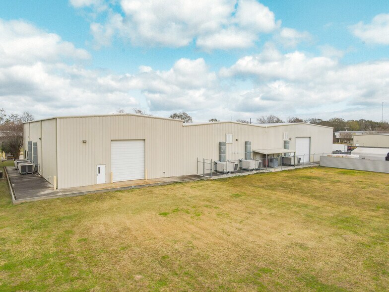 More Photos Of 205 Marcon Dr, Lafayette Manufacturing For Sale