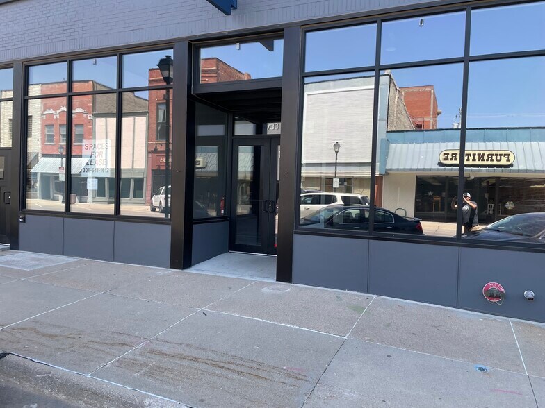 Primary Photo Of 733 W 2nd St, Hastings Storefront For Lease