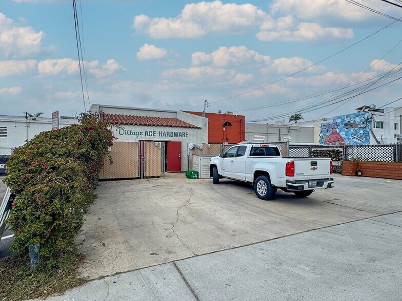 More Photos Of 949-951 Orange Ave, Coronado Storefront For Lease