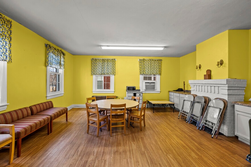 More Photos Of 1619 W Ward Ave, High Point Specialty For Lease