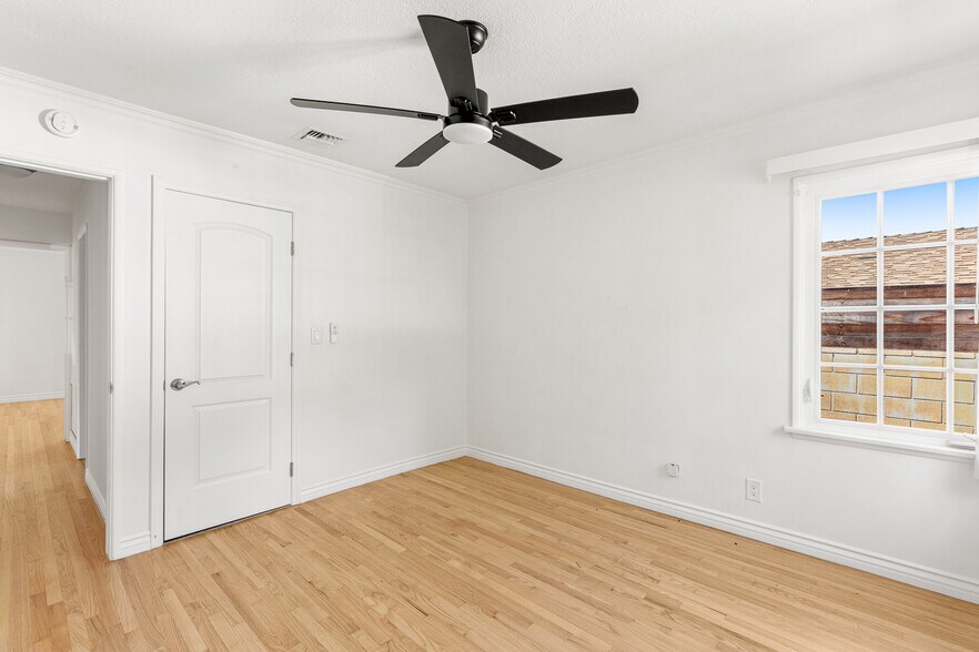 More Photos Of 5131 Don Pio Dr, Woodland Hills Multifamily For Sale