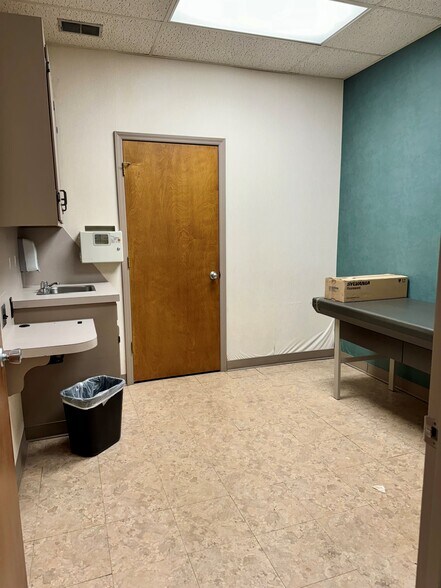 More Photos Of 400 Mocksville Ave, Salisbury Medical For Sale