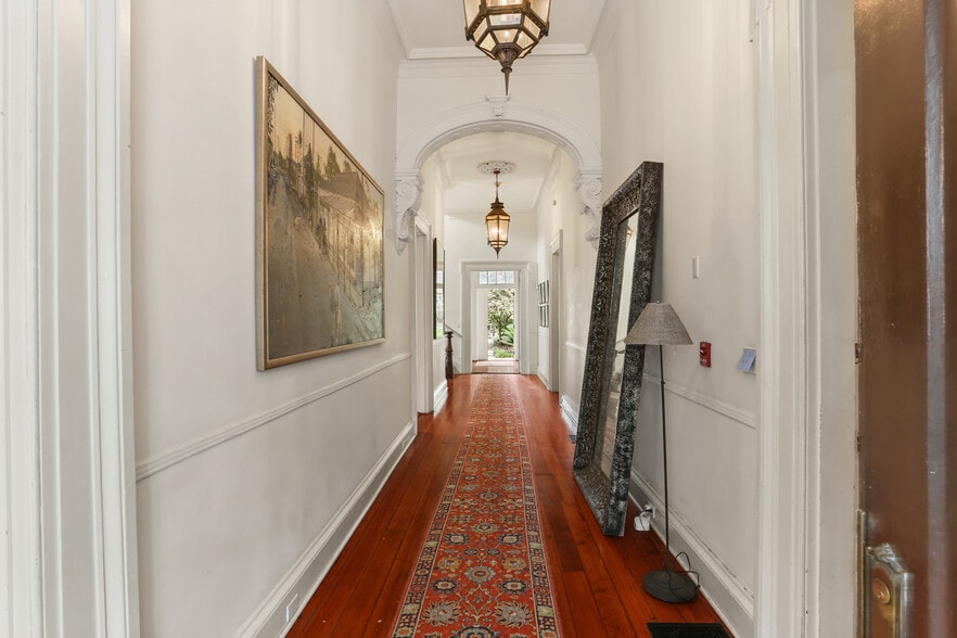 More Photos Of 2111 Dauphine St, New Orleans Hotel For Sale