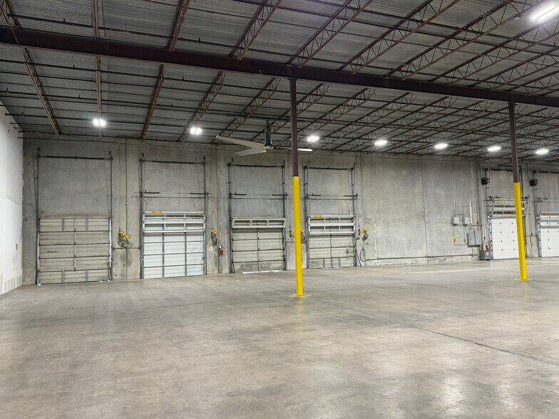 More Photos Of 8801 Wallisville Rd, Houston Warehouse For Lease