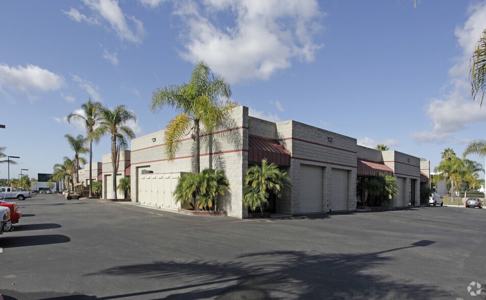 More Photos Of 2588 Progress St, Vista Service For Lease