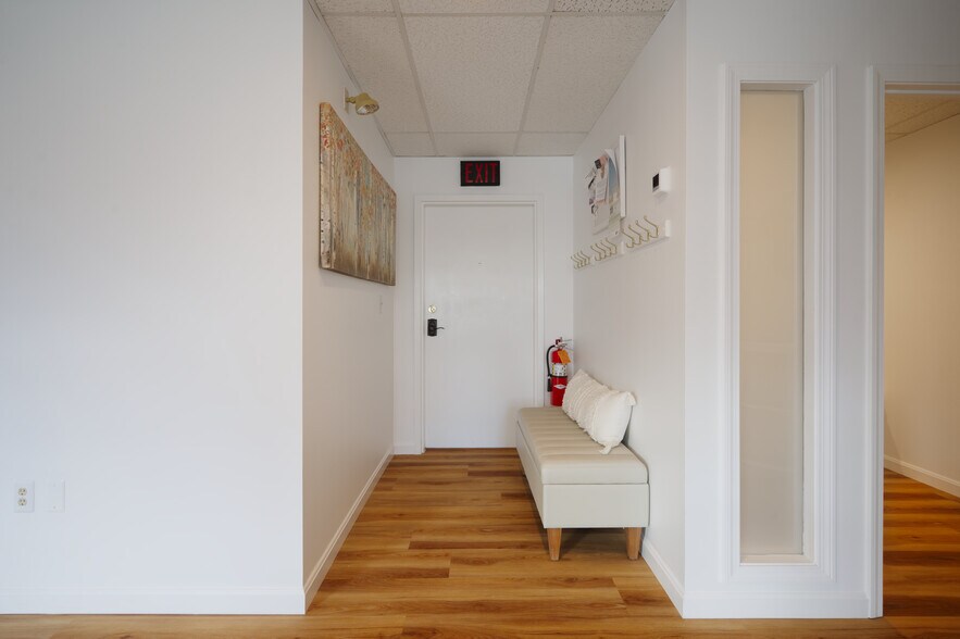 More Photos Of 29 Lafayette Rd, North Hampton Storefront Retail Office For Lease