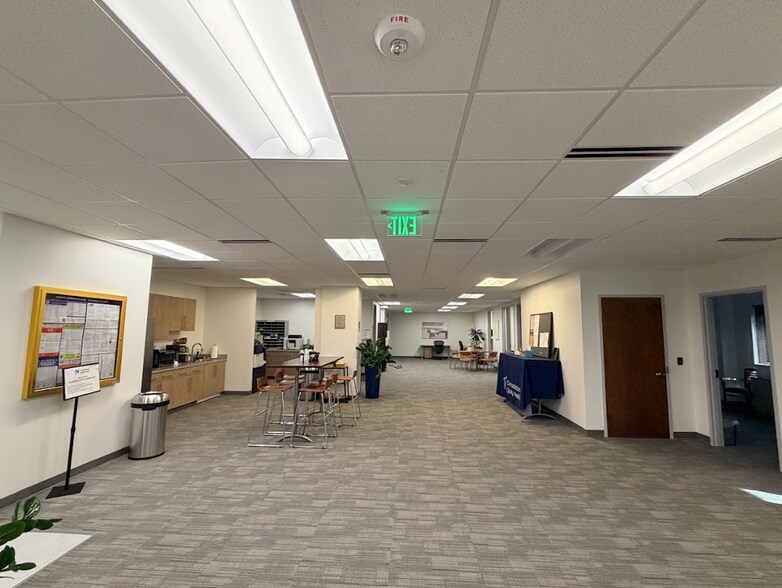 More Photos Of 3600 Glenwood Ave, Raleigh Office For Lease