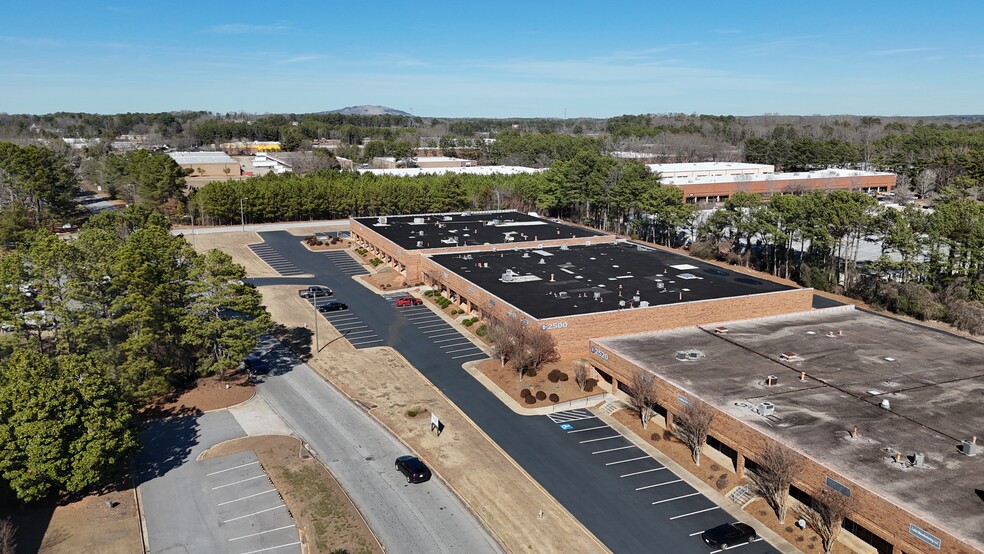 More Photos Of 2500 Park Central Blvd, Decatur Distribution For Lease
