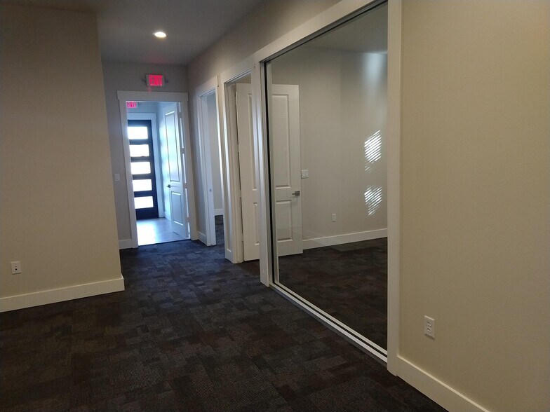 More Photos Of 60 Noble Ct, Heath Office Residential For Lease